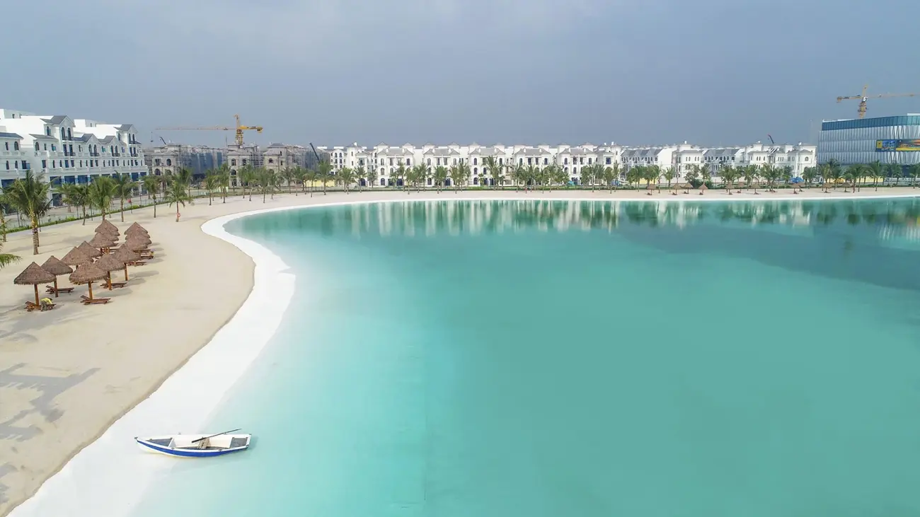 Biển hồ nhân tạo Paradise Lagoon tại Vinhomes Green Paradise – không gian sống hòa quyện với thiên nhiên.