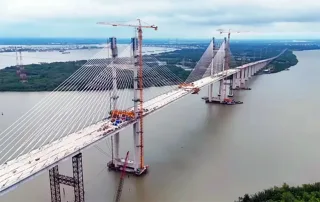 Cầu Bình Khánh trên tuyến cao tốc Bến Lức - Long Thành, kỳ vọng sẽ thúc đẩy giá trị bất động sản.