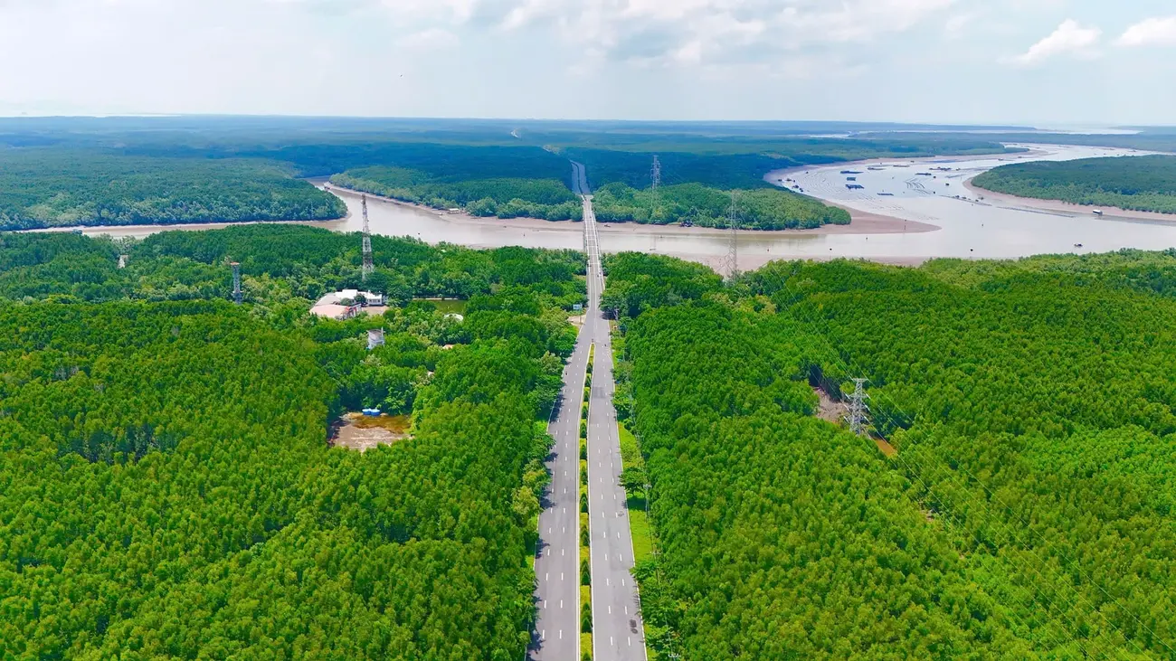 Hành trình về Vinhomes Green Paradise ngập tràn sắc xanh, đem lại cảm giác thư giãn cho cư dân.